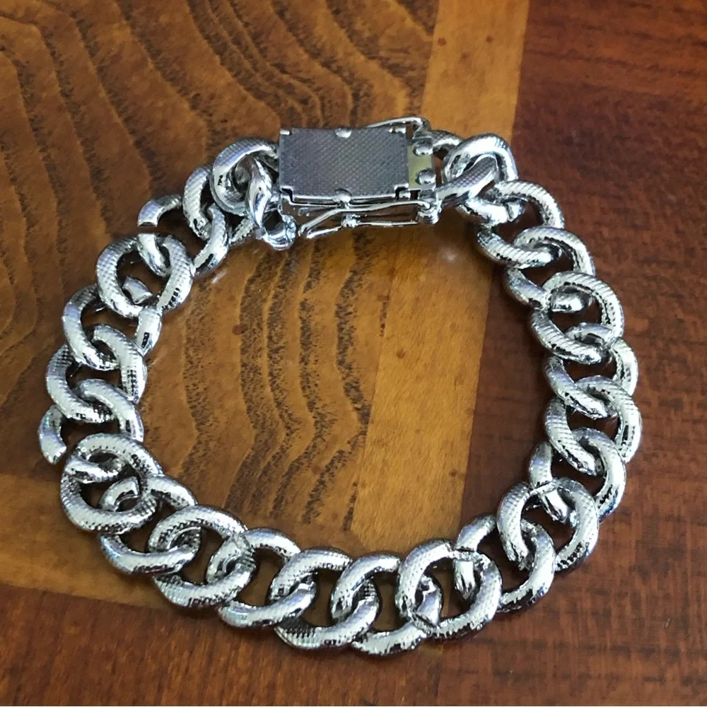Men’s and women’s silver plated sparkle iced out Cuban chain link bracelet